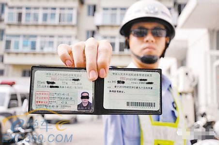 没带驾驶证不属于无证驾驶 3种情况会重罚